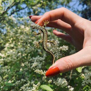 Vintage Rhinestone Gold Tone Gecko Brooch Pin w. Green Eyes